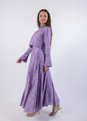 توب قصير بتفاصيل كريستالية ونقشة ناعمة