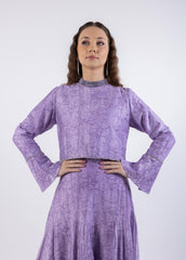 توب قصير بتفاصيل كريستالية ونقشة ناعمة