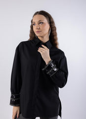 قميص بحاشية غير متماثلة ميتاليك مزخرف/قميص مطروح معدني غير متماثل