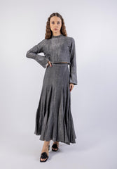 توب قصير بتفاصيل كريستالية ونقشة ناعمة