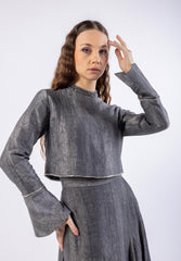 توب قصير بتفاصيل كريستالية ونقشة ناعمة