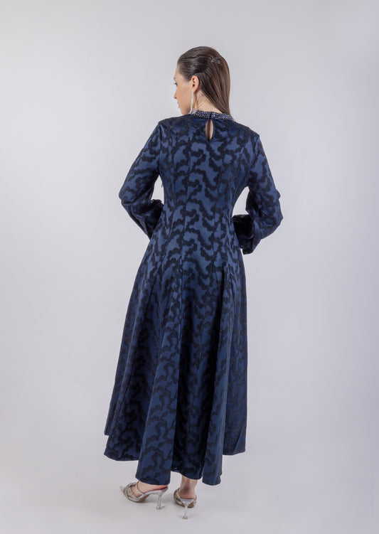 فستان ماكسي بقصة A وخامة جاكار مزينة