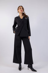 جاكيت أسود مزدوج الصدر مزين يدويًا