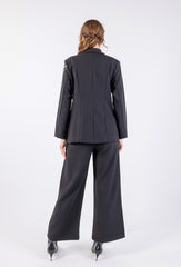 جاكيت أسود مزدوج الصدر مزين يدويًا