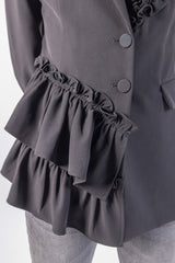 2403195-بليزر سادة بلمسات كشكش غير متماثلة