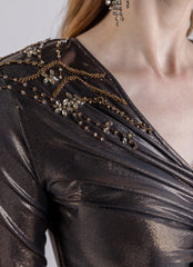 فستان ميدي ميتاليك مجعد بأكتاف مزينة