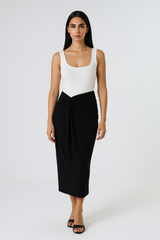 تنورة ميدي بتصميم درابيه غير متماثل