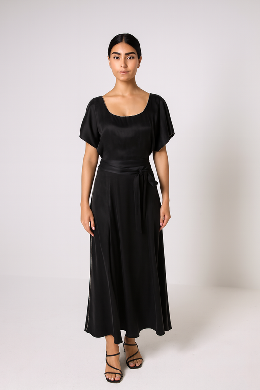 تنورة ماكسي شبه ملفوفة مزينة بجهتين مع رباط خصر