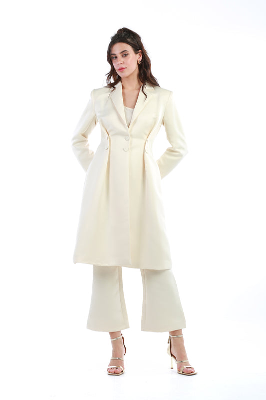 جاكيت بليزر طويل بقصة أنيقة وتفاصيل أزرار مزدوجة