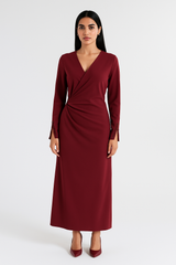 فستان طويل بلفّة أمامية مع شقوق أكمام مزينة