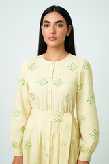 فستان ماكسي أنيق بالتطريز والترتر مع حزام خصر