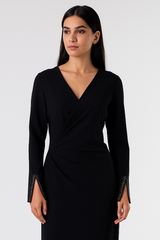 فستان طويل بلفّة أمامية مع شقوق أكمام مزينة