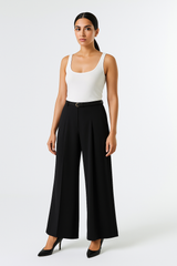 بنطال واسع بقصّة عالية الخصر