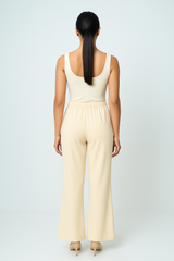 بنطال واسع أنيق بتفاصيل ساتان جانبية