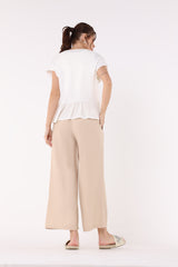 الجزء العلوي مزين بغرز ذهبية