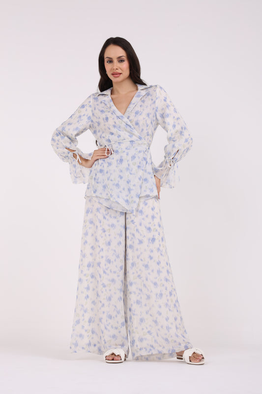 بنطال واسع بنقشة زهرية وقصة مريحة