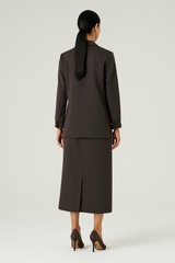 جاكيت بقصّة رسمية مريحة مع تفصيلة أكمام مثنية