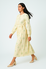 فستان ماكسي أنيق بالتطريز والترتر مع حزام خصر