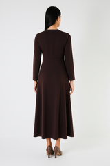 Pleated Long Dress with Twisted Waist Detail – Elegant Full-Length Silhouette