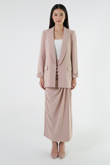 جاكيت بقصّة رسمية مريحة مع تفصيلة أكمام مثنية