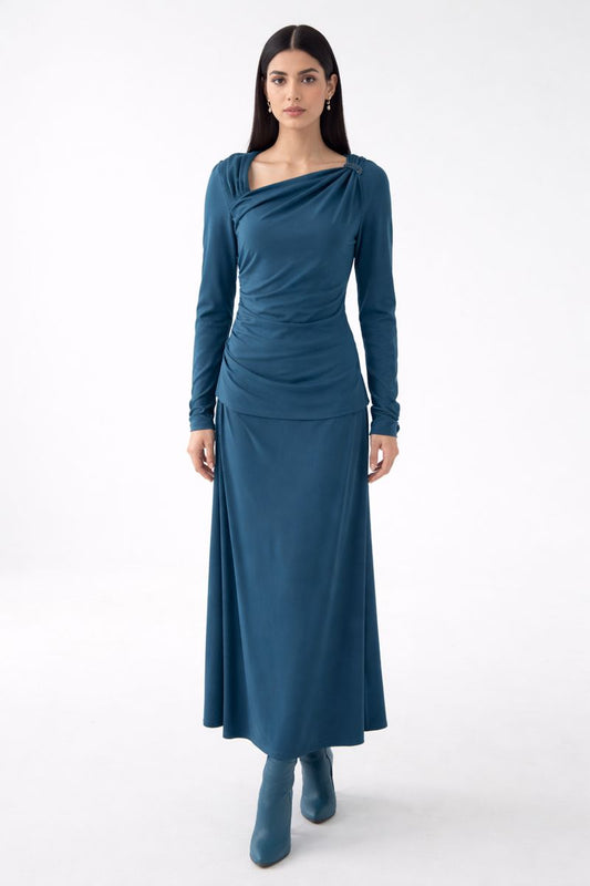 تنورة ماكسي أنيقة بقصّة غير متماثلة