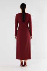 فستان طويل بلفّة أمامية مع شقوق أكمام مزينة