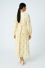 فستان ماكسي أنيق بالتطريز والترتر مع حزام خصر