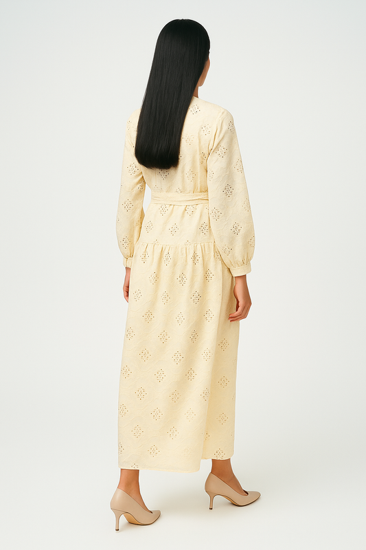 فستان ماكسي أنيق بالتطريز والترتر مع حزام خصر