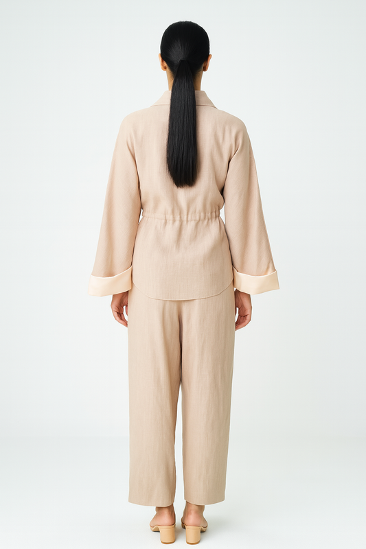 جاكيت برباط على الخصر مع أكمام بتفصيلة كونتراست