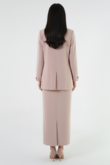 جاكيت بقصّة رسمية مريحة مع تفصيلة أكمام مثنية