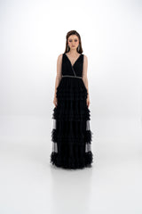 فستان سهرة من الشيفون بطبقات كشكش وتطريز كريستالي