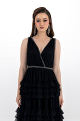 فستان سهرة من الشيفون بطبقات كشكش وتطريز كريستالي