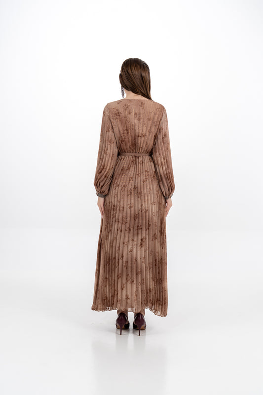 فستان ماكسي مطوي بياقة على شكل V مع حزام خصر