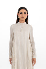 فستان ماكسي بخطوط طولية وياقة ماندرين ونقشة زهور جانبية