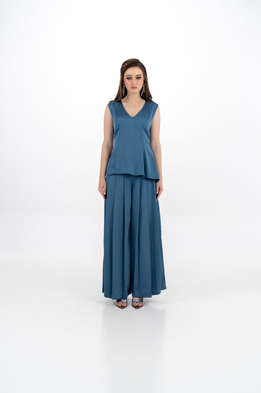 Elegant Sleeveless V-Neck Top with Asymmetrical Hem