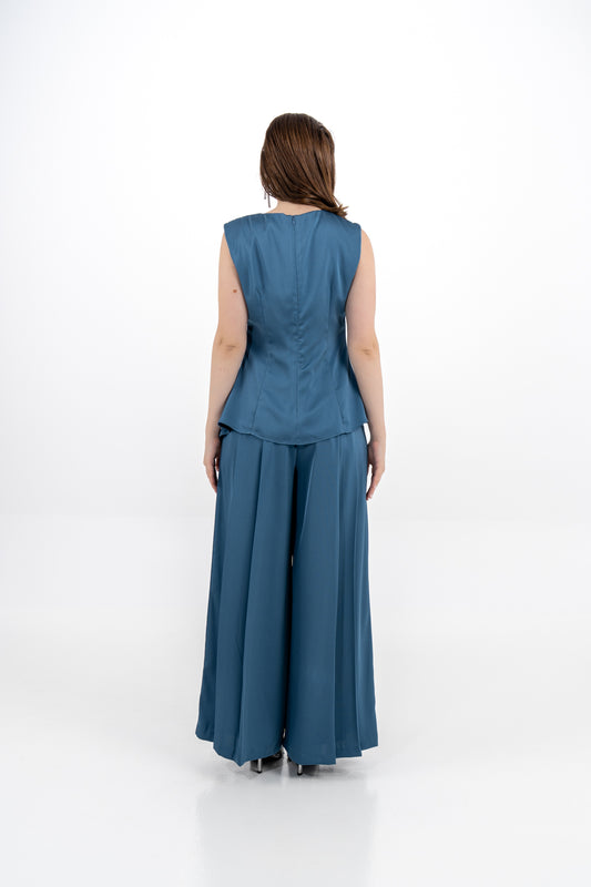 Wide-Leg Tailored Pants with Pleated Front