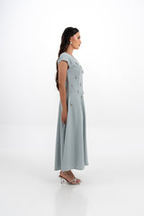 فستان سهرة بقصة A مطرّز بالكريستال وياقة كتف مكشوف