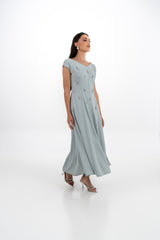 فستان سهرة بقصة A مطرّز بالكريستال وياقة كتف مكشوف