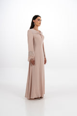 فستان ماكسي بأكمام مزينة بالأحجار