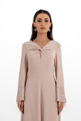 فستان ماكسي بأكمام مزينة بالأحجار