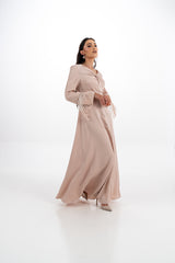 فستان ماكسي بأكمام مزينة بالأحجار