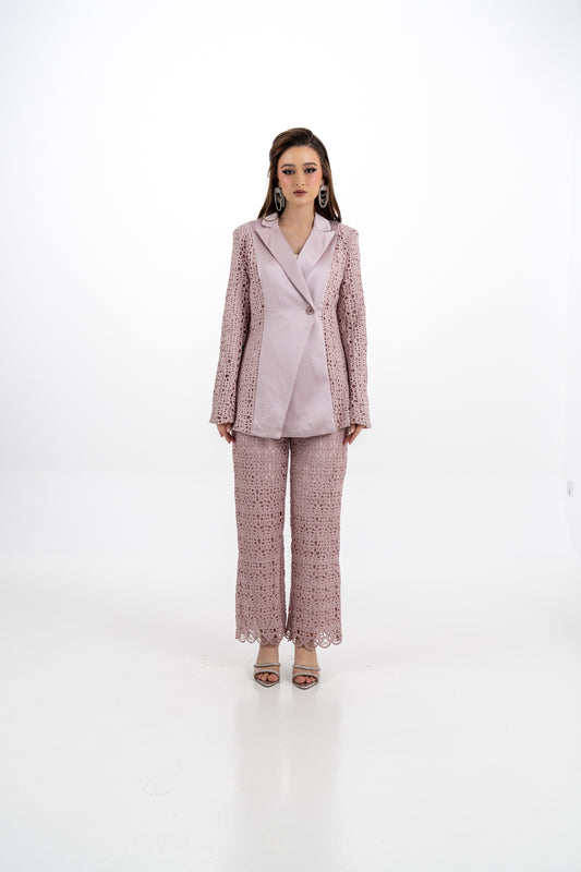 بنطال واسع من الدانتيل