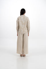 قميص قطن مطرز بياقة لامعة