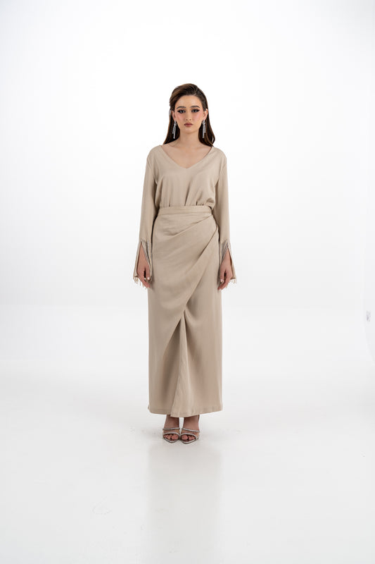 تنورة برباط وتصميم غير متماثل