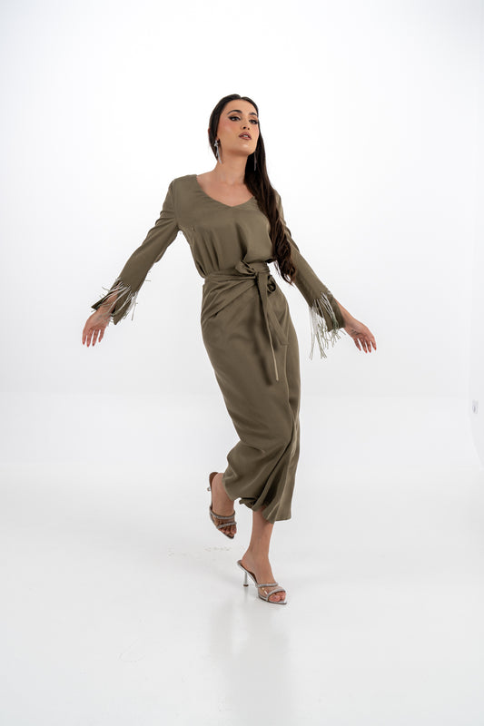 تنورة برباط وتصميم غير متماثل