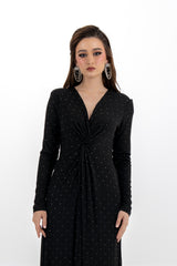 فستان ماكسي مزين بنقاط رصاصية وتفصيل عقدة أمامية