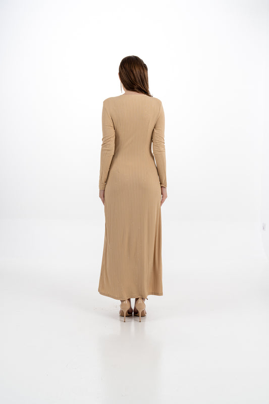 فستان ماكسي مزين بنقاط رصاصية وتفصيل عقدة أمامية