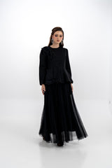 طقم جاكيت مطرّز وتنورة تول أنيقة