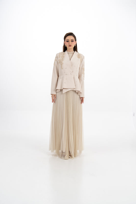 فستان ماكسي بكسرات مع جاكيت مطرّز قابل للإزالة