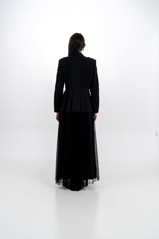 فستان ماكسي بكسرات مع جاكيت مطرّز قابل للإزالة